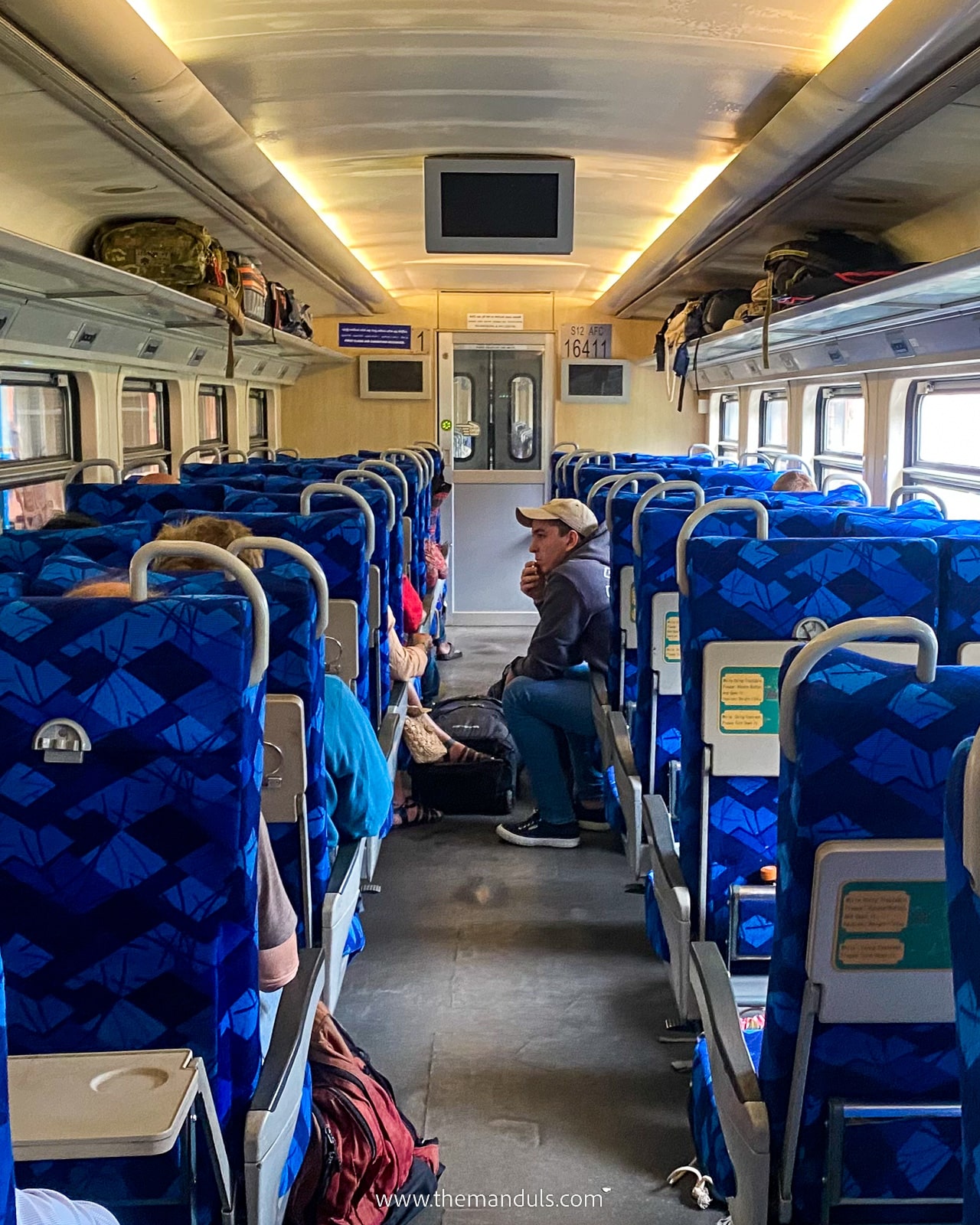 Colombo to Ella train first class