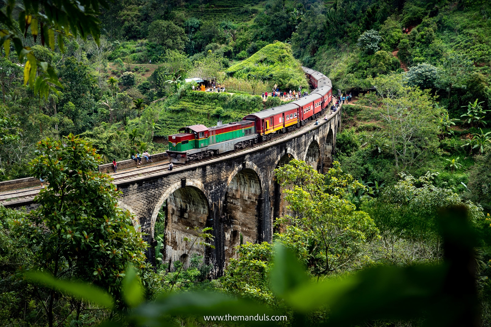 Nuwara Eliya to Ella travel guide Sri Lanka 9 arch bridge Ella nine arch bridge sri lanka train on nine arch bridge