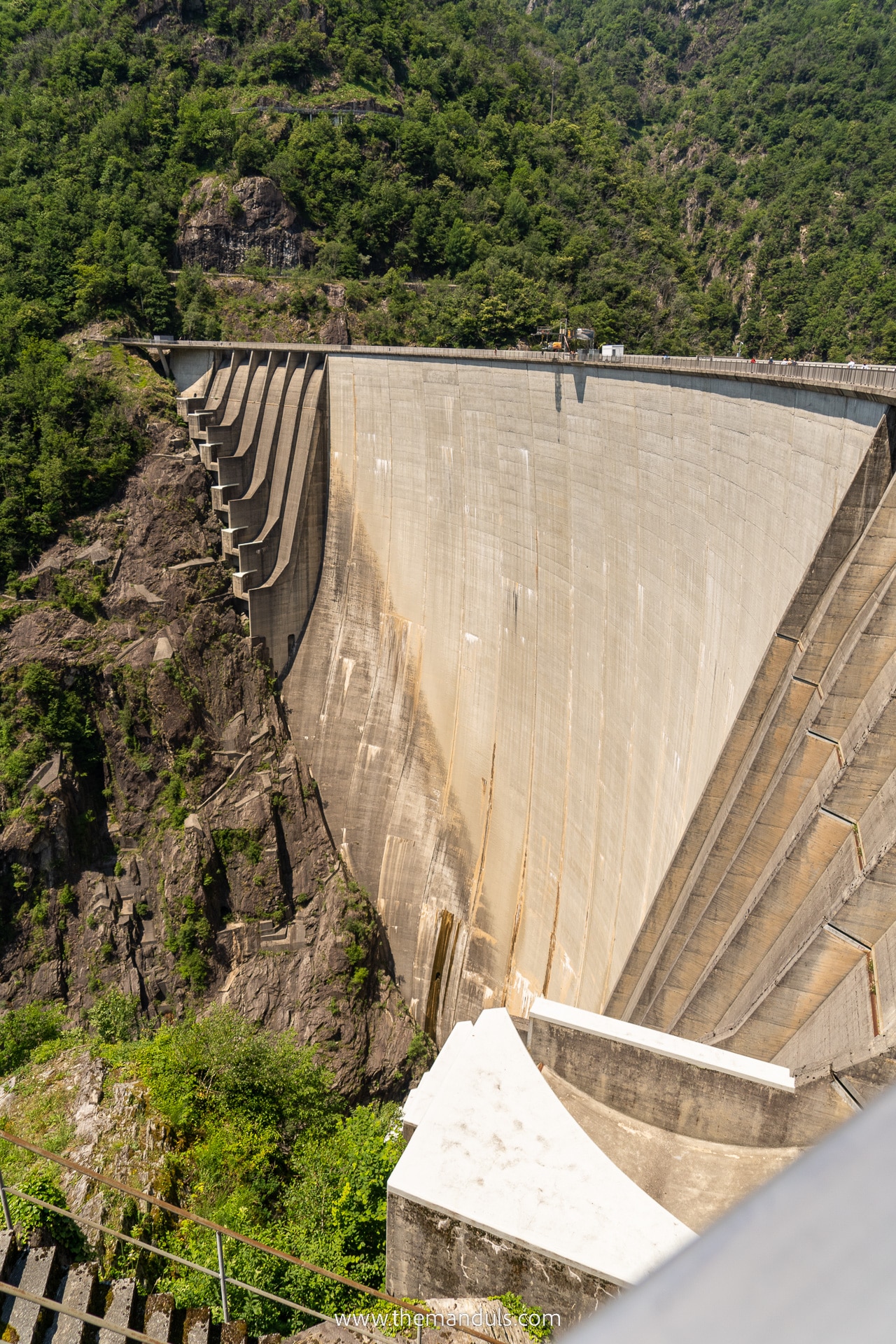 Lavertezzo Valle Verzasca Dam Bungee Jump 007 Switzerland