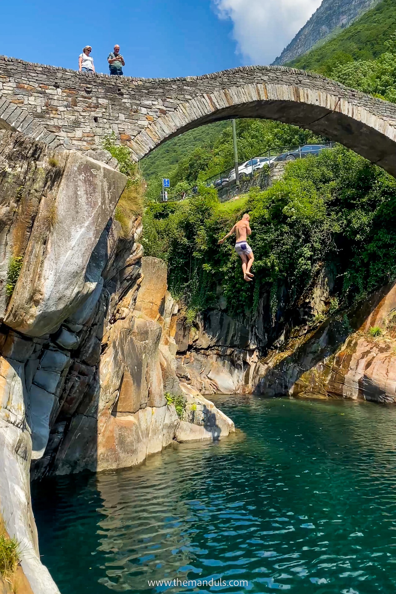 Lavertezzo Valle Verzasca bridge jump