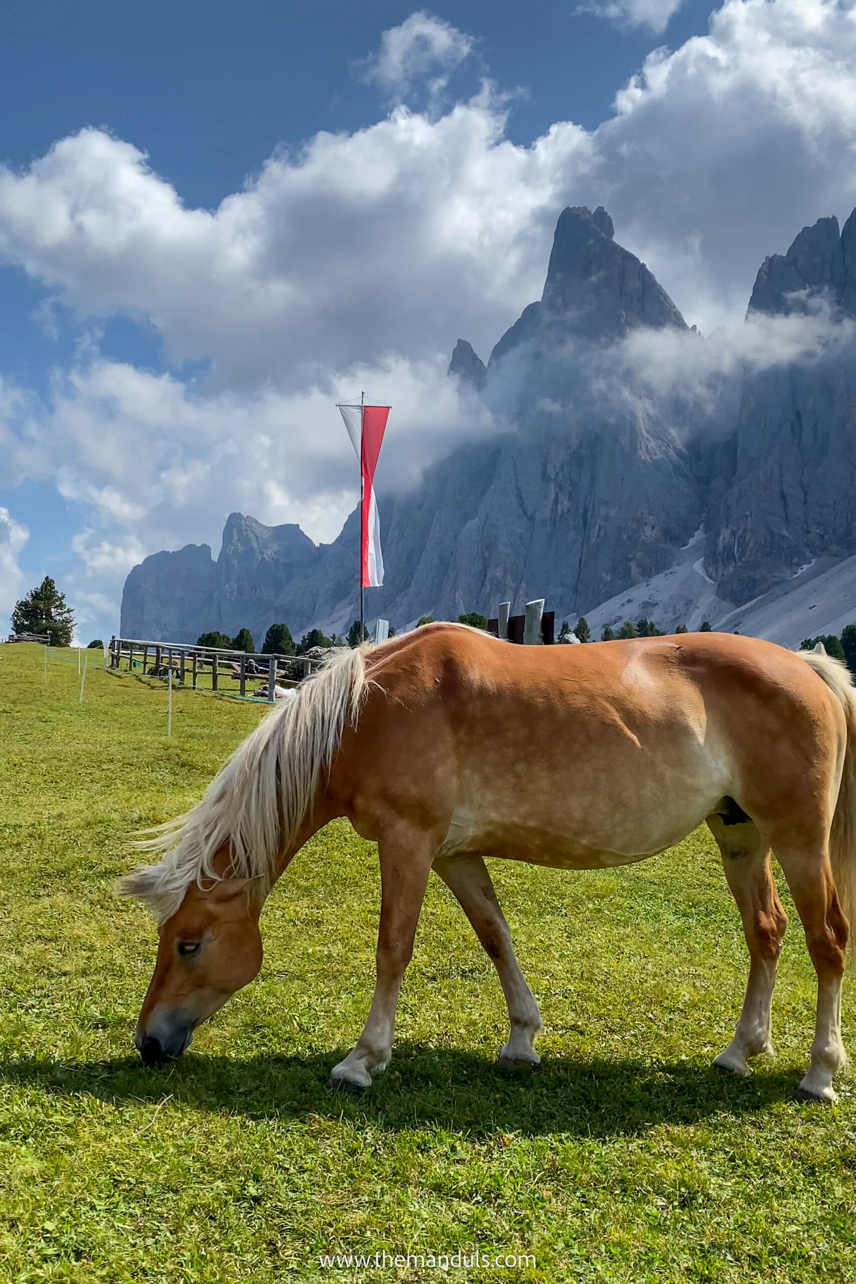 Rifugio delle Odle Adolf Munkel Weg Geisler Alm Italian Dolomites Val di Funes