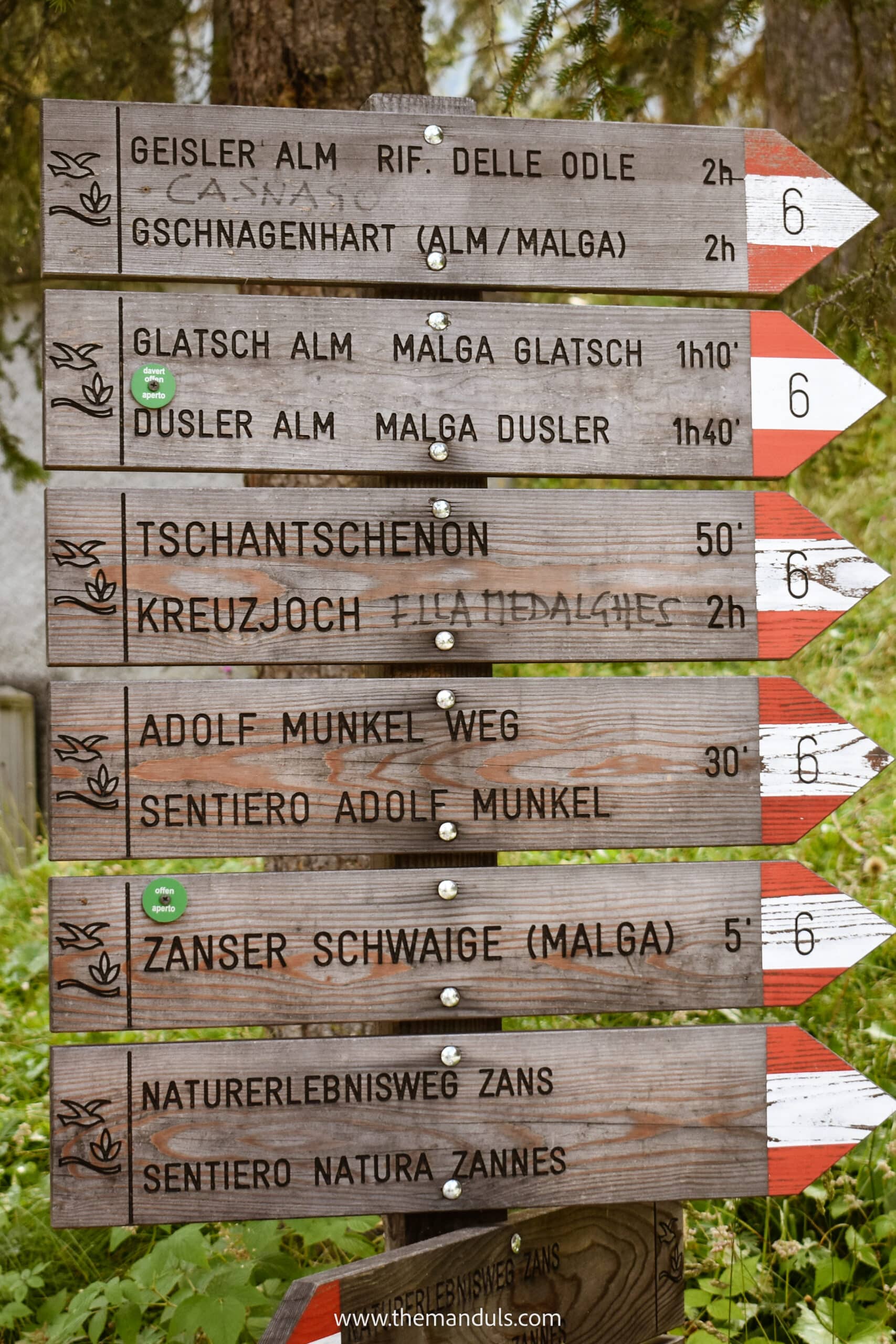 Rifugio delle Odle Adolf Munkel Weg Geisler Alm Italian Dolomites Val di Funes