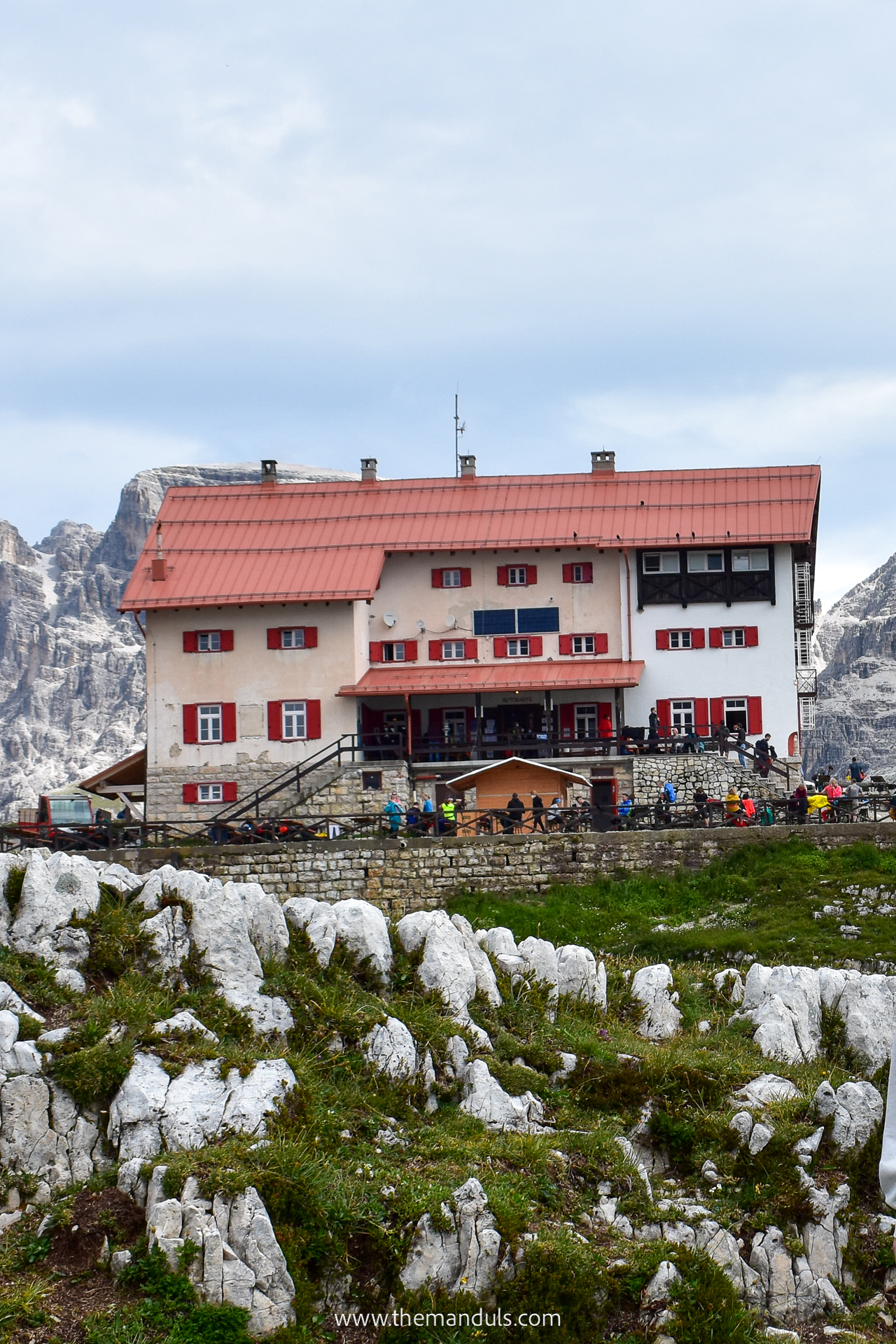 Tre Cime di Lavaredo hike Rifugio Antonio Locatelli Dreizinnenhutte Tre Cime di Lavaredo hike