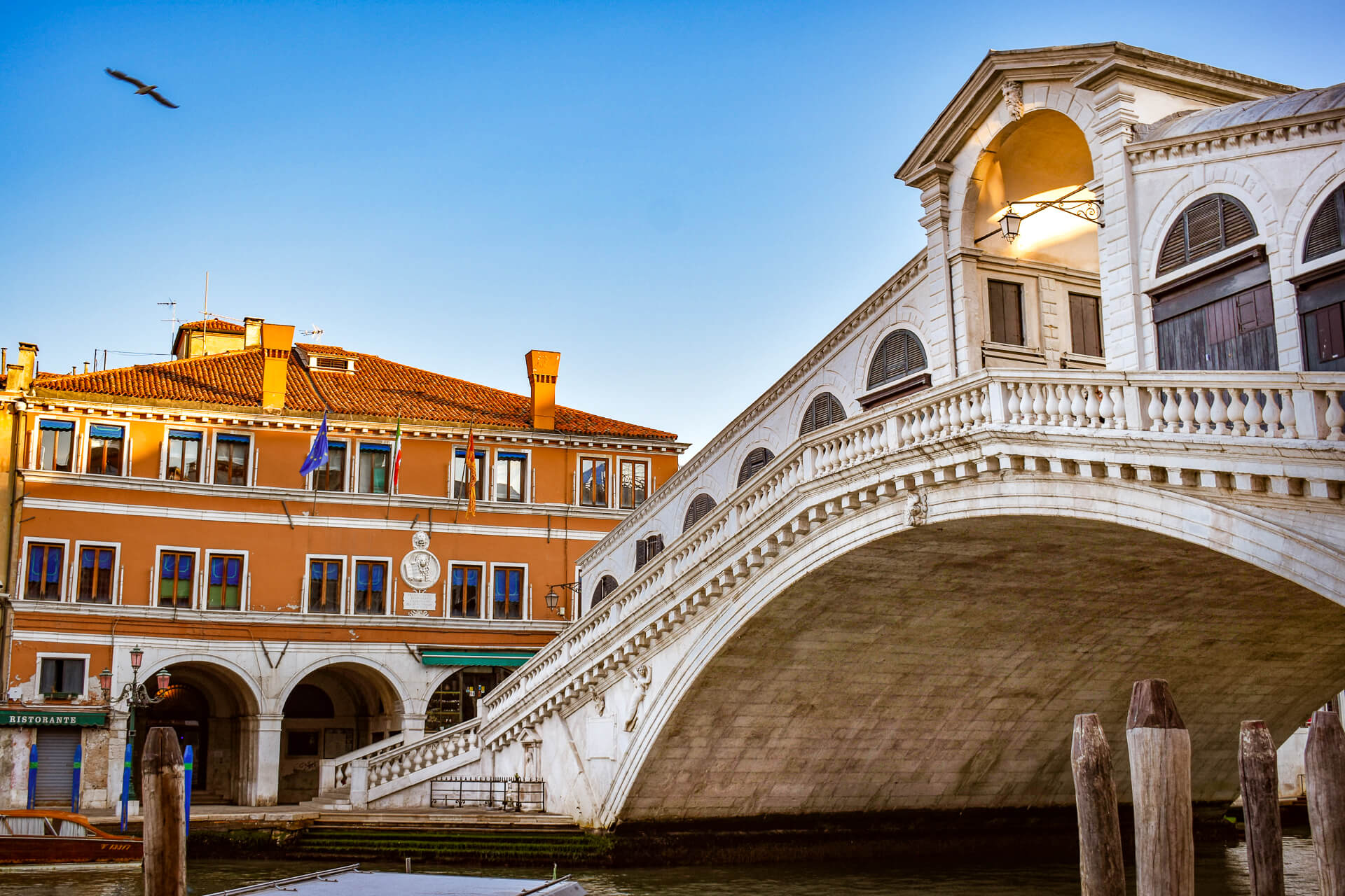 Best Things to do in Venice Italy, Rialto Bridge