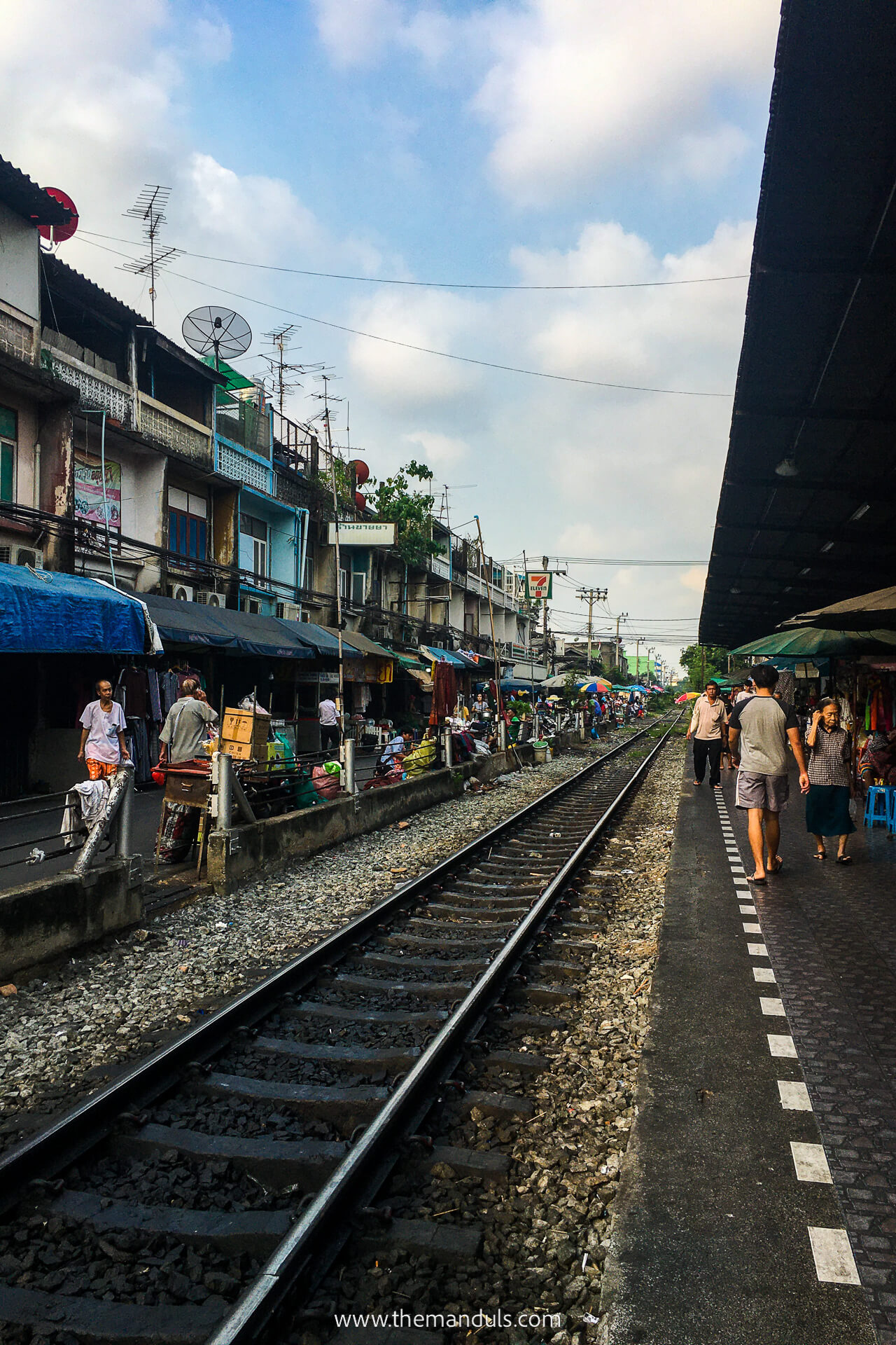 Wong Wian Yai Bangkok 2 Mae Klong Railway Market - Wong Wian Yai Bangkok