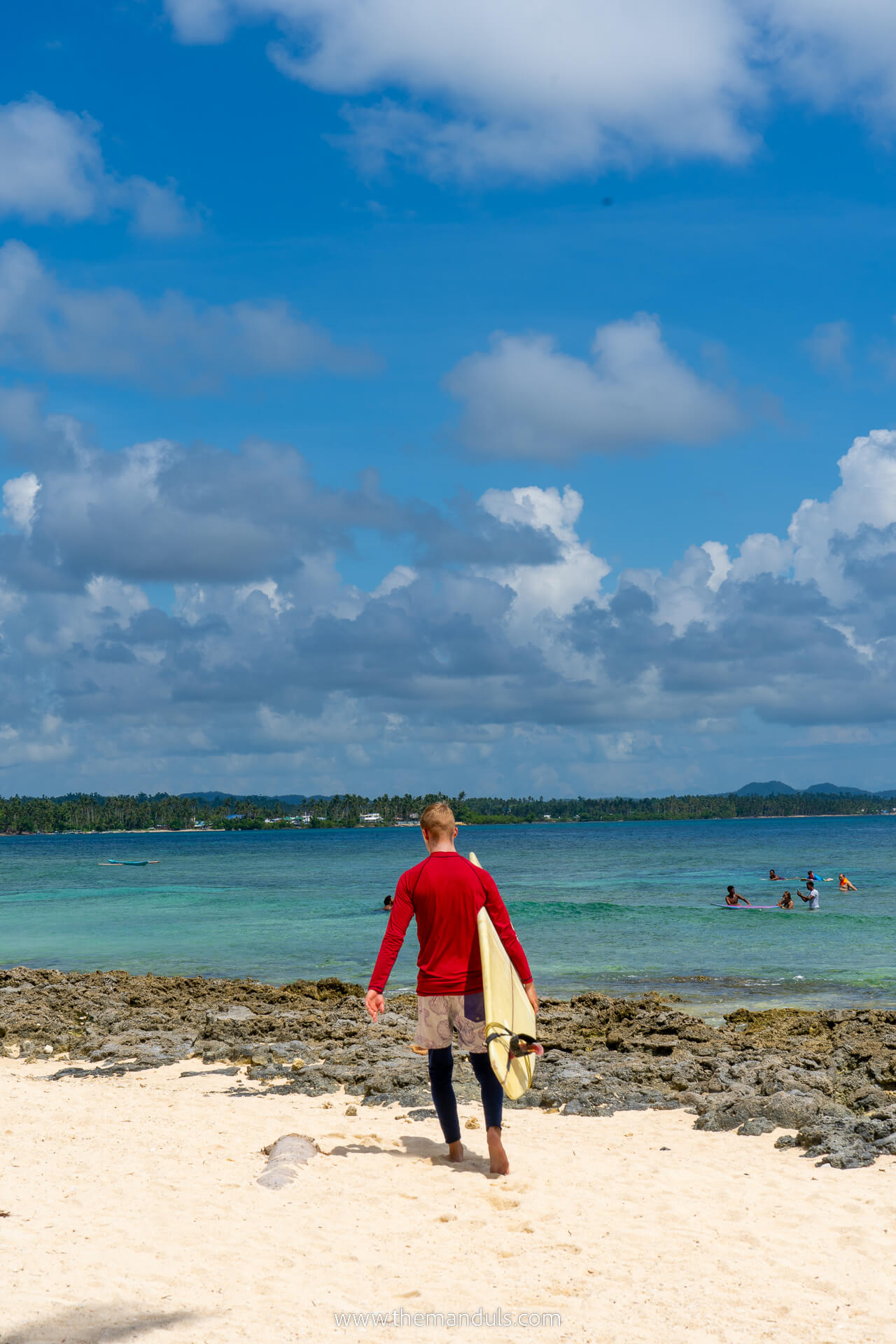 surfing on cloud 9 siargao