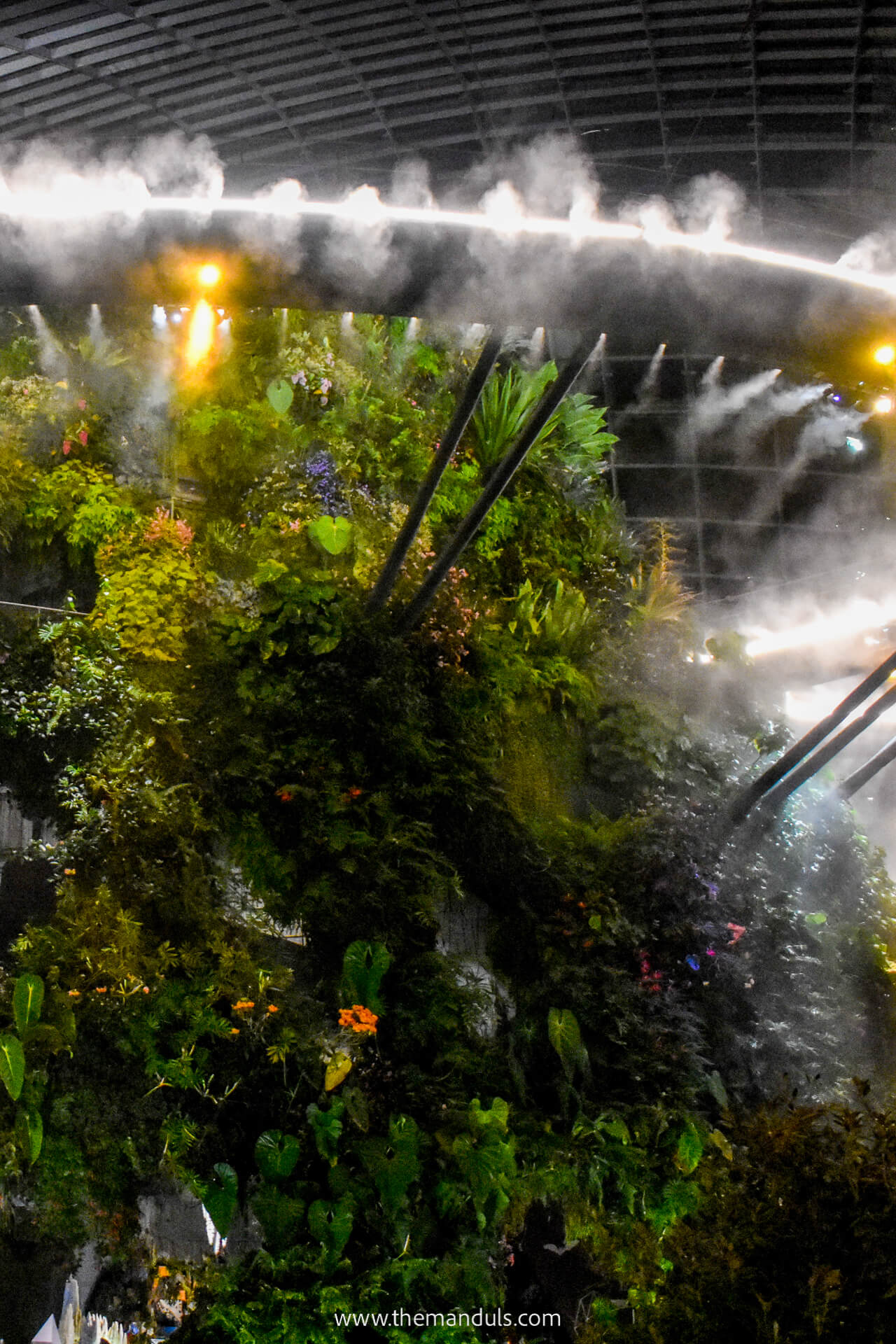 Cloud Forest Gardens by the bay singapore misting Cloud Forest Gardens by the bay singapore misting