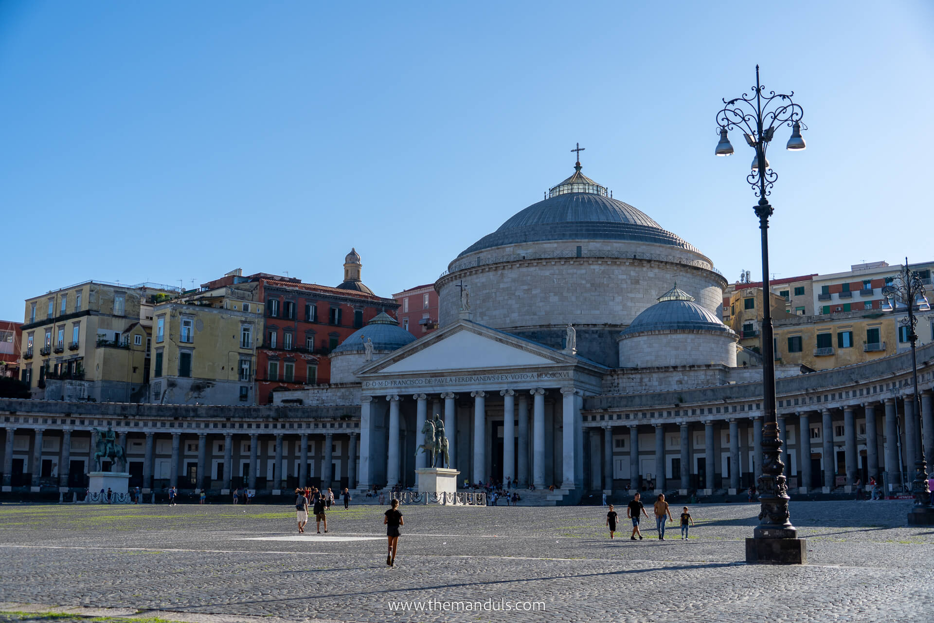 Best things to do in Naples Piazza del Plebiscito 1 Best things to do in Naples Piazza del Plebiscito 2