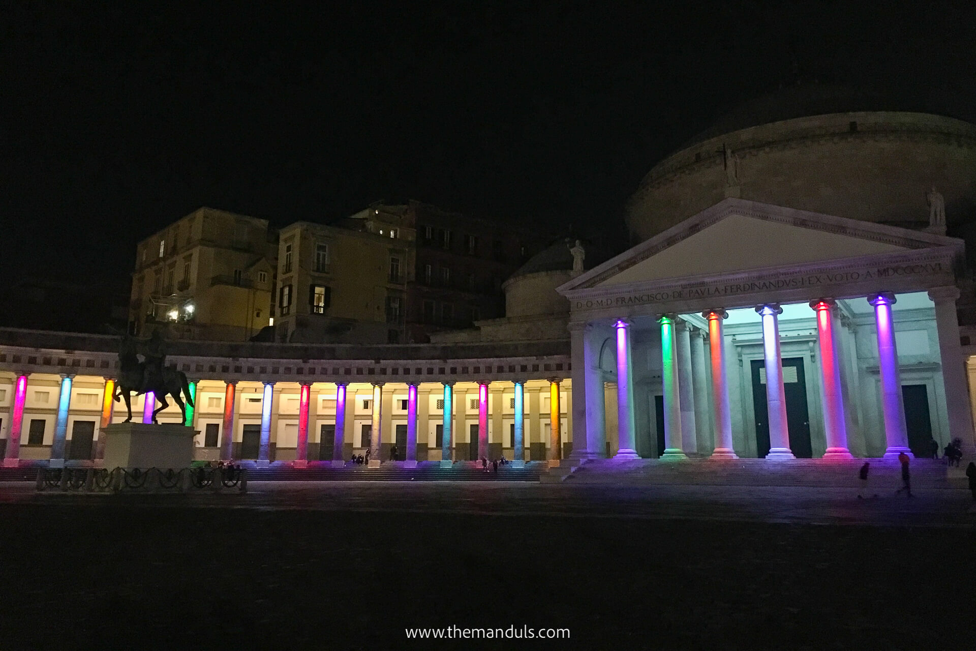 Best things to do in Naples Piazza del Plebiscito Best things to do in Naples Piazza del Plebiscito at night