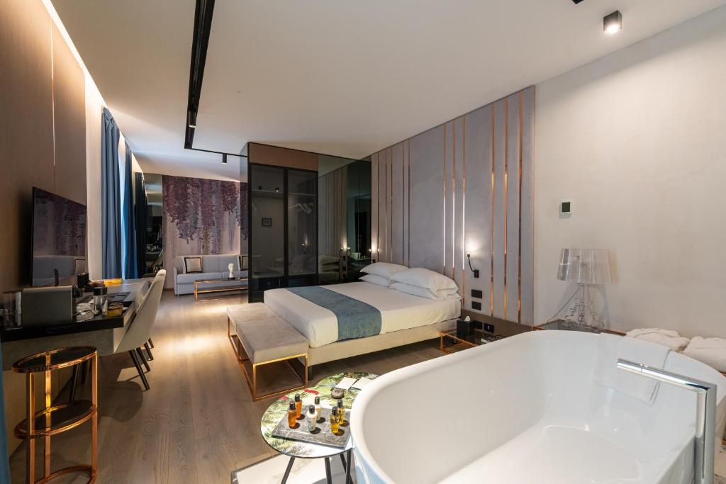 Where to stay in Naples best hotels Agra Suites