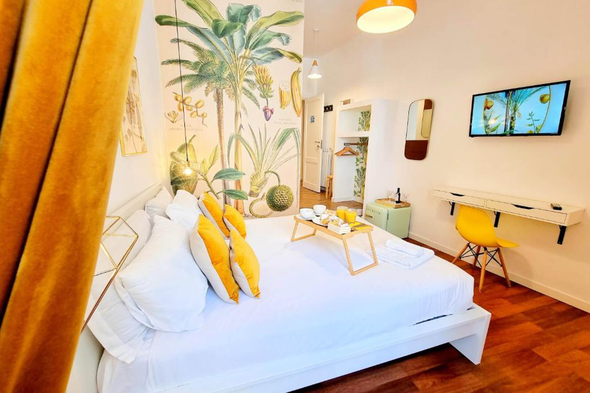 Where to stay in Naples best hotels Napoli Tree - Lungomare