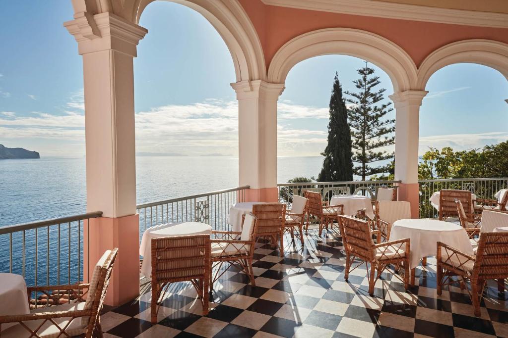 Best hotels in Funchal Madeira - Reid's Palace restaurant with ocean view
