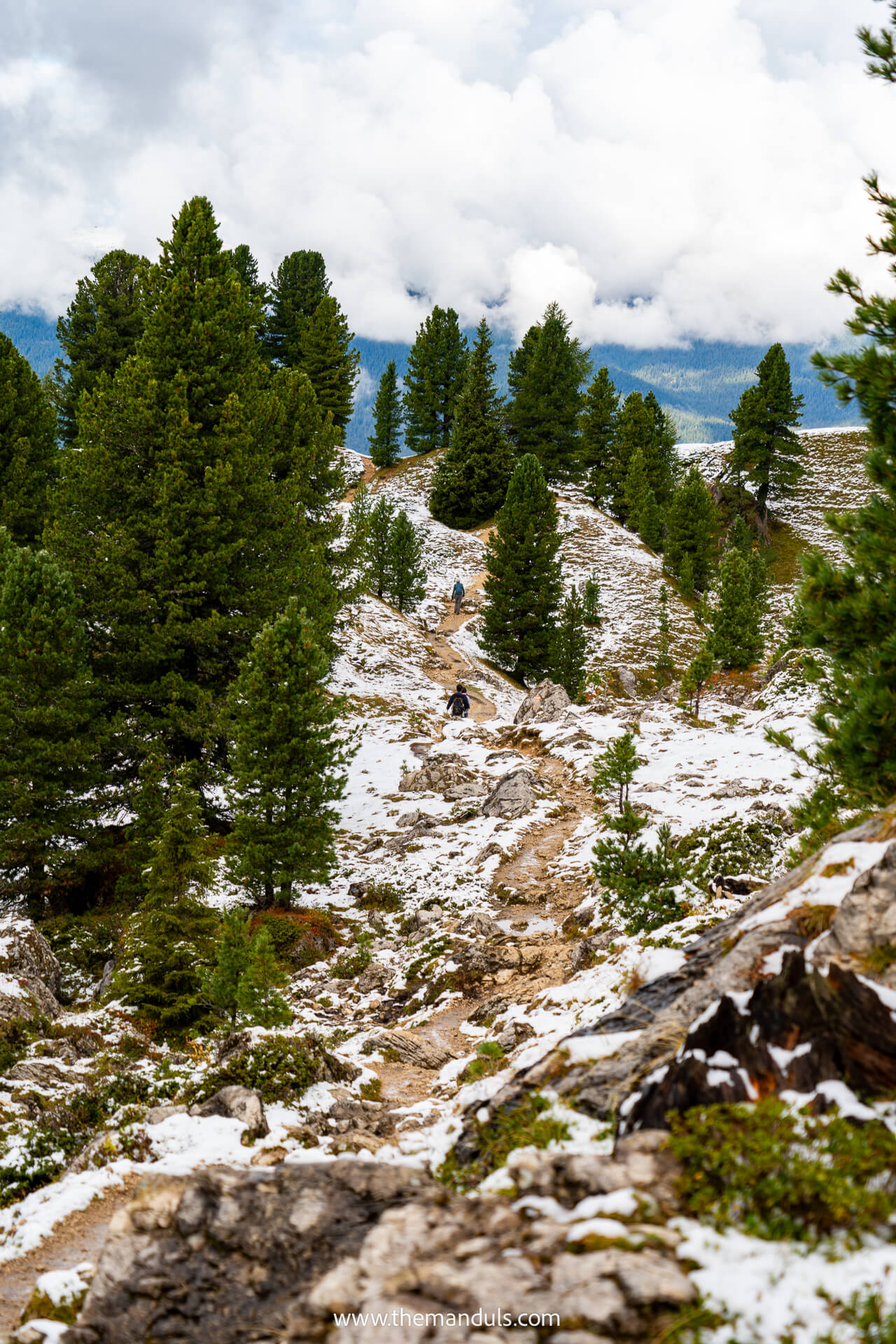 Sassolungo round hike Dolomites