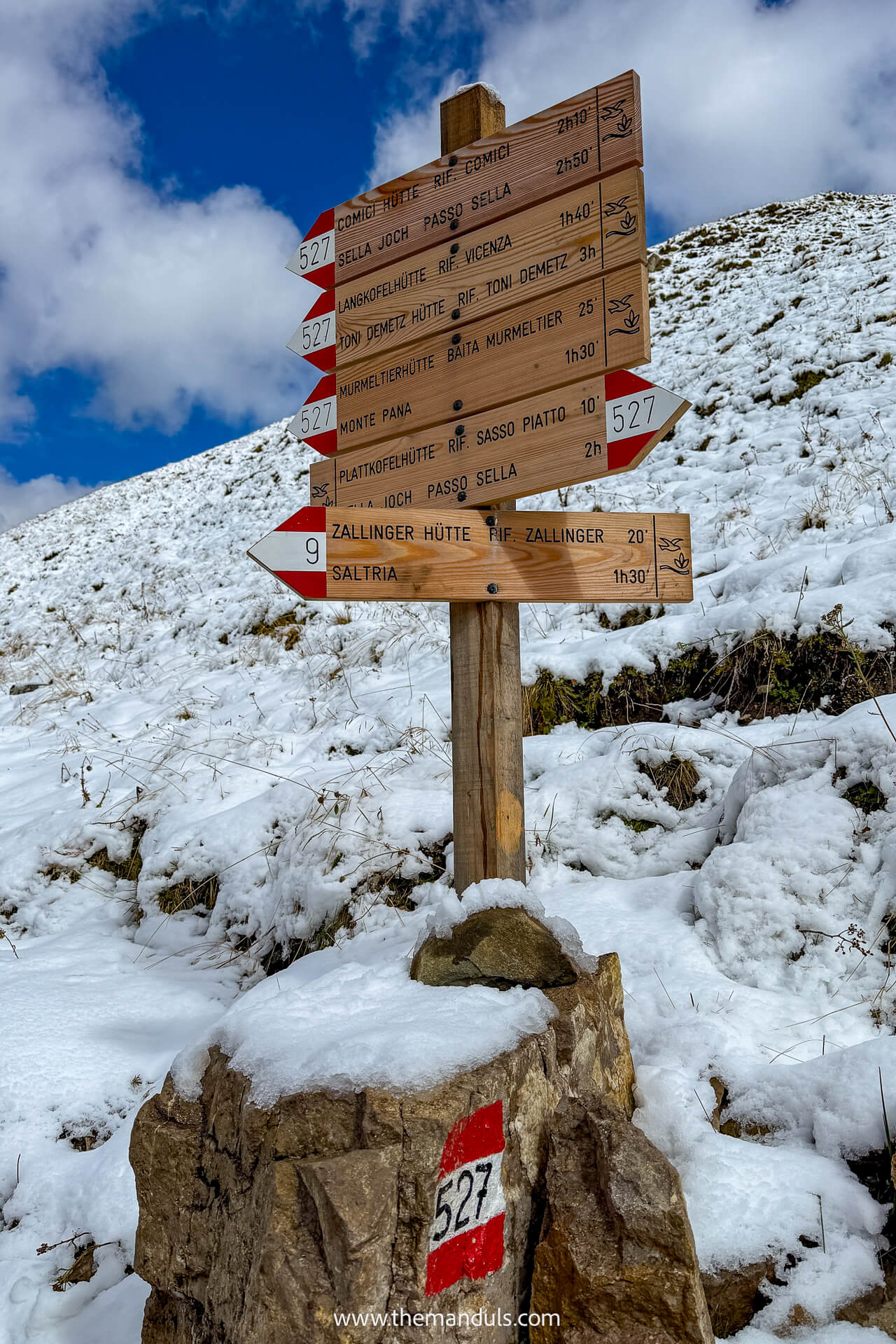 Sassolungo round hike Dolomites