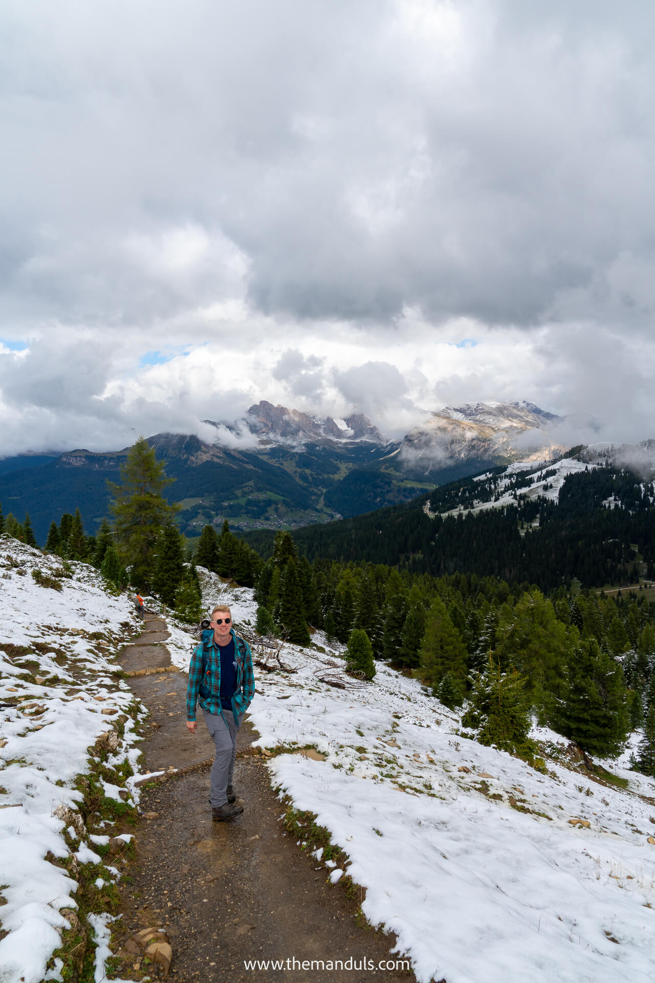 Sassolungo round hike Dolomites