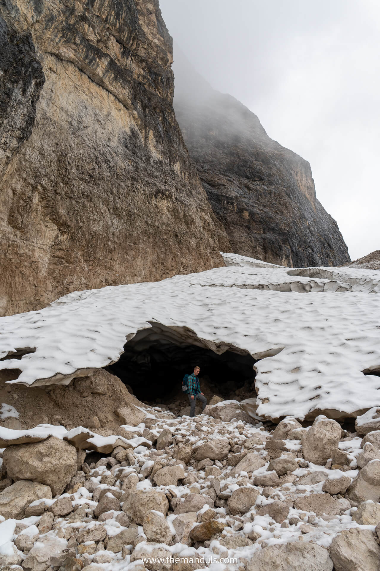 Sassolungo round hike Dolomites
