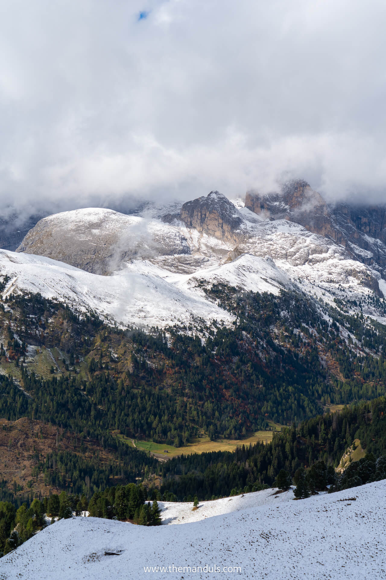 Sassolungo round hike Dolomites