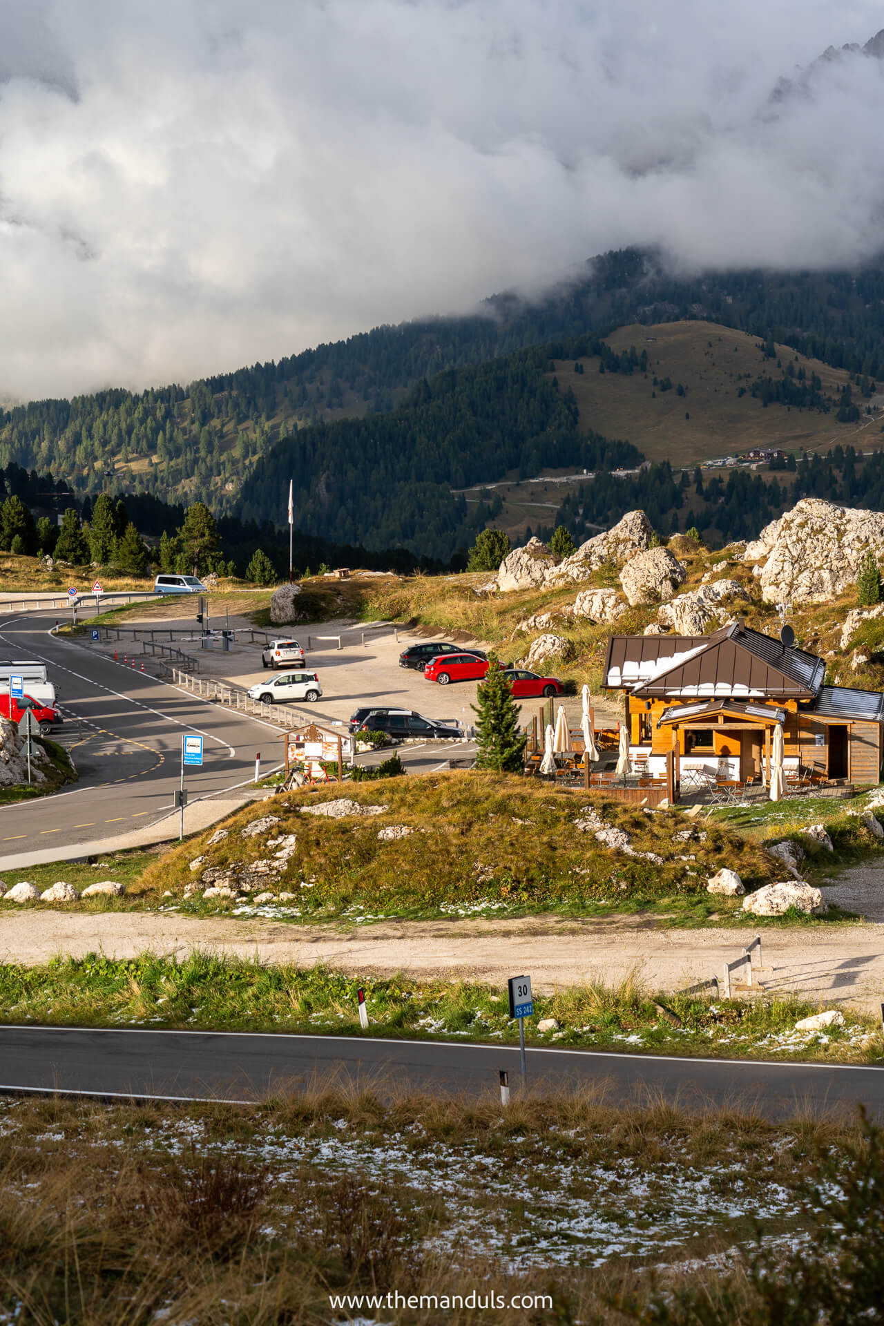 Sella Pass parking lot