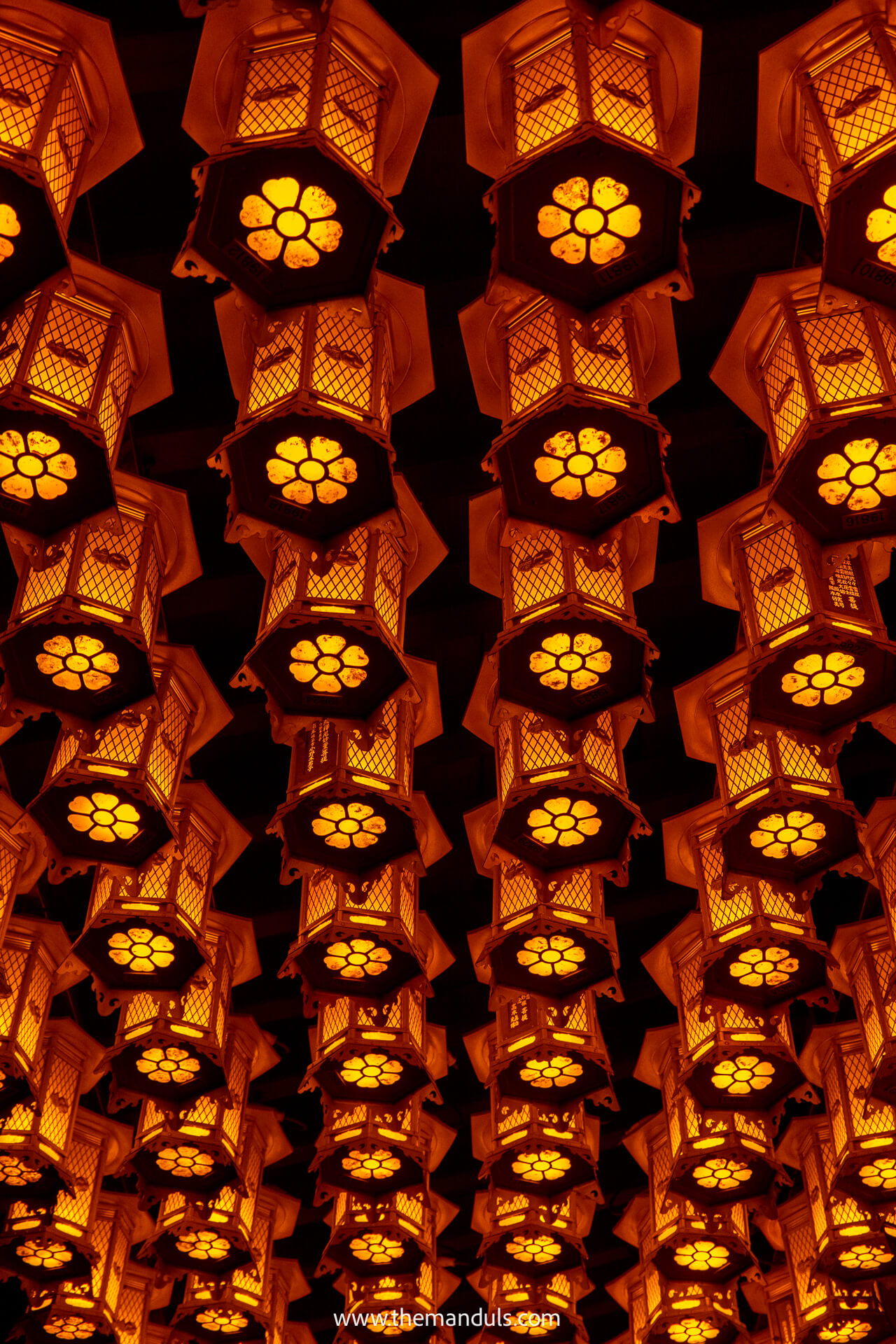 Koyasan Okunoin cemetary lantner hall