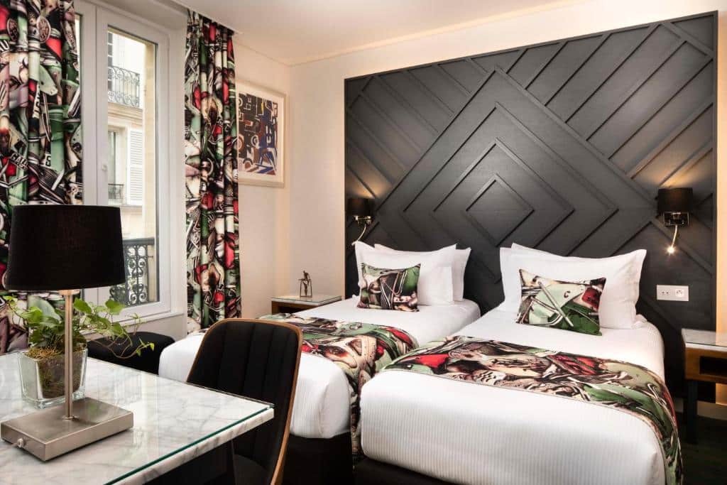 Best hotels in Montmartre - Hotel des Arts Best hotels in Montmartre - Hotel des Arts