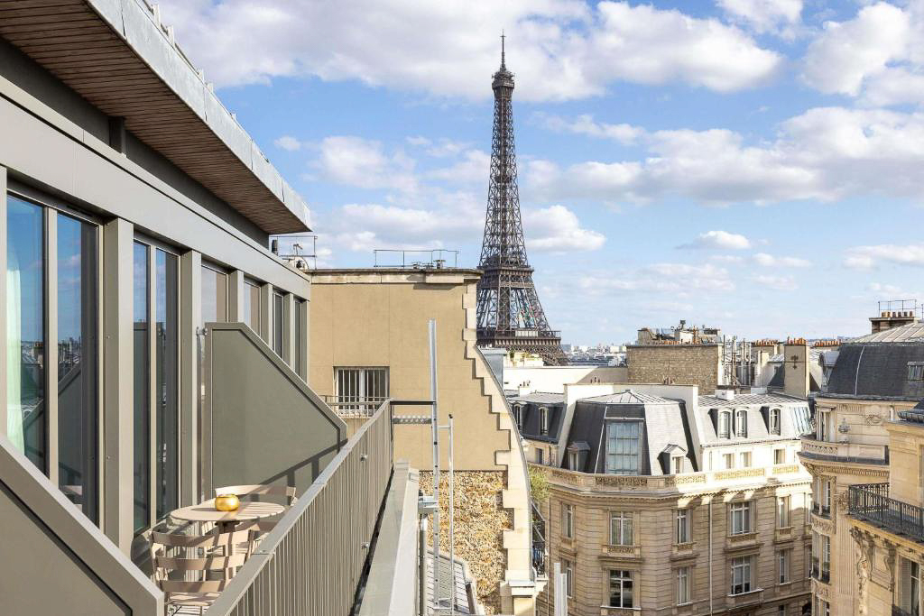 Best Eiffel Tower view hotels - Hotel Maison Hamelin 1