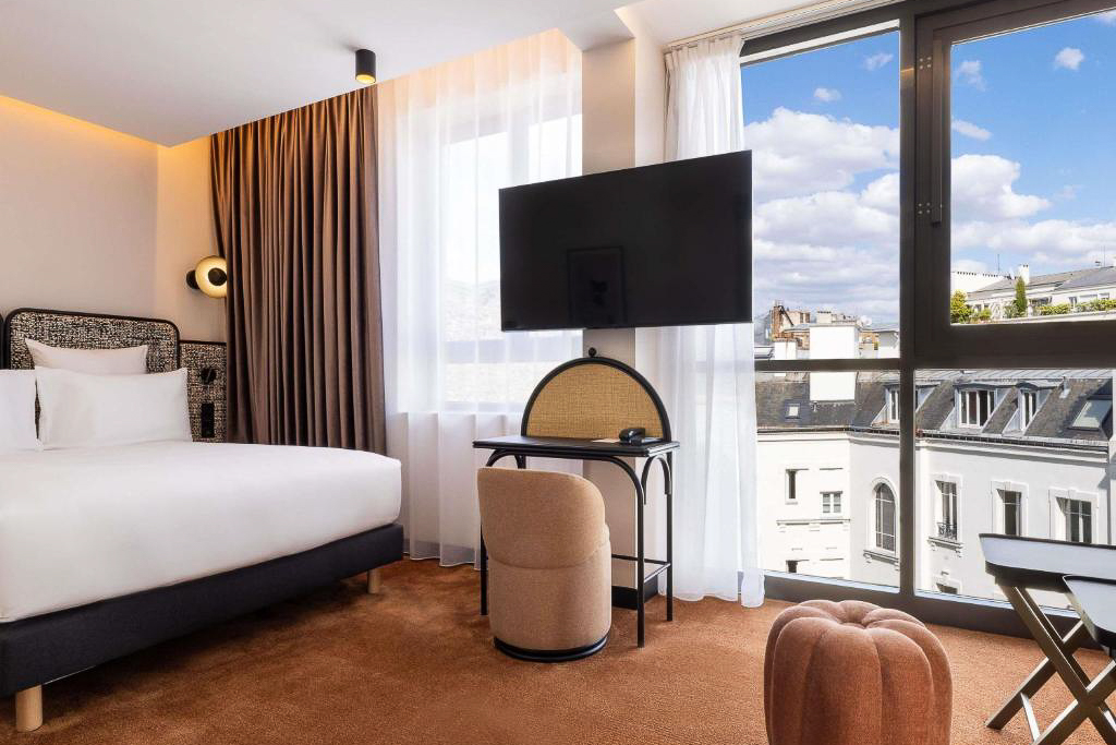 Best Eiffel Tower view hotels - Hotel Maison Hamelin 2