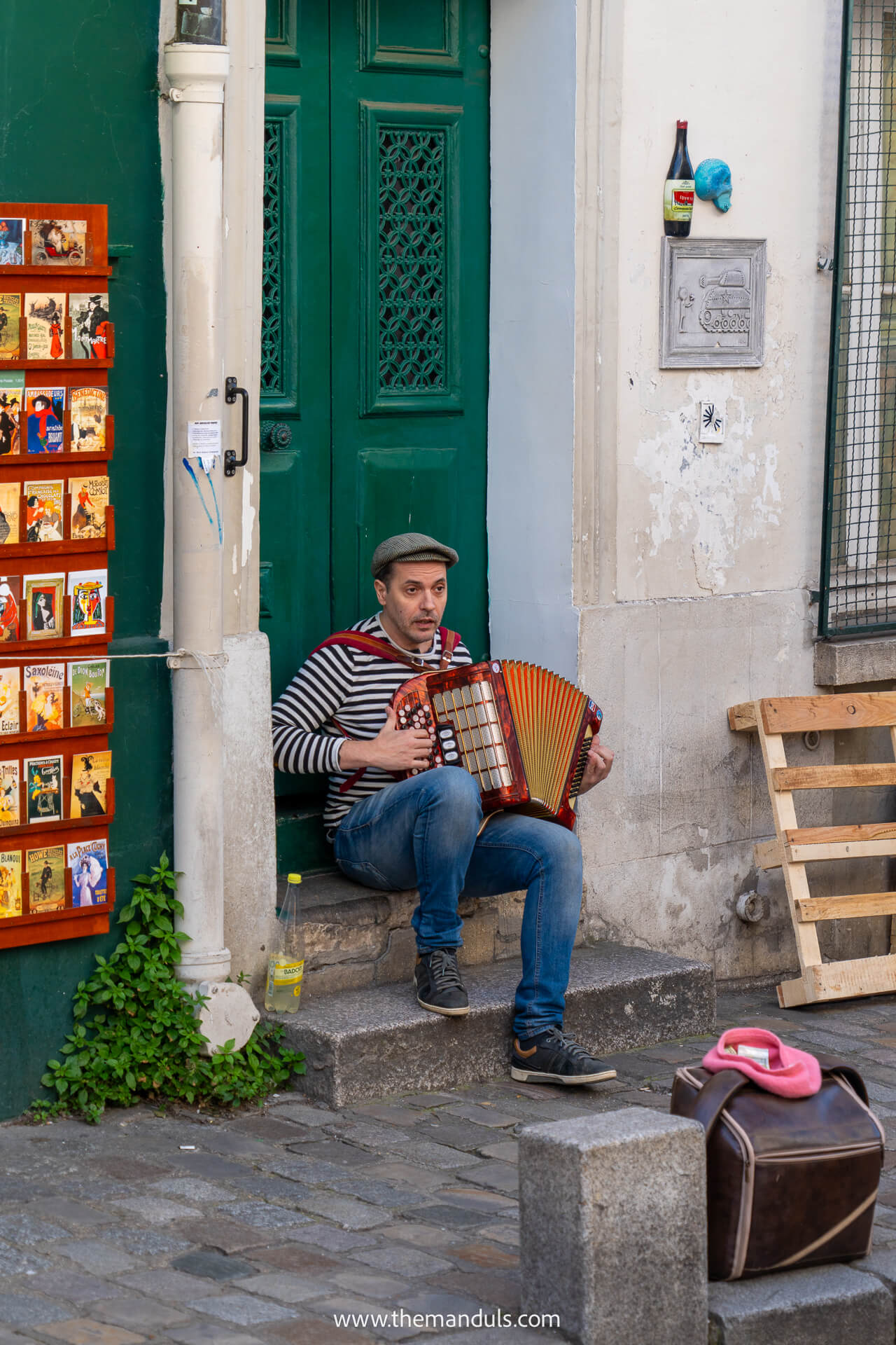 Montmartre Paris street artist 2 Montmartre Paris street artist 2