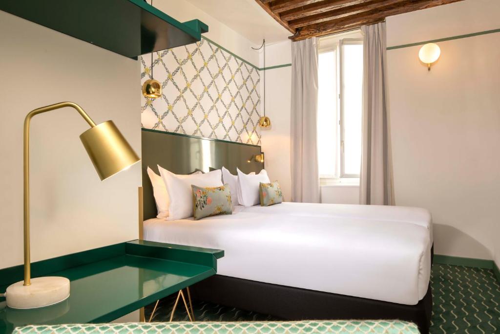 Where to stay in Paris best hotels Hotel des Deux-Iles - Notre-Dame